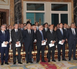 Los presidentes del Gobierno, del Congreso, del Senado, del Tribunal Constitucional, del Tribunal Supremo y del CGPJ y los ministros de Asuntos Exteri